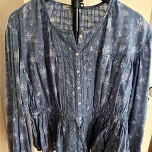 American Eagle Outfitters Blue Floral Lace-Trim Button Front Blouse